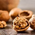 Коли волоський горіх хворіє: як розпізнати проблему та врятувати дерево