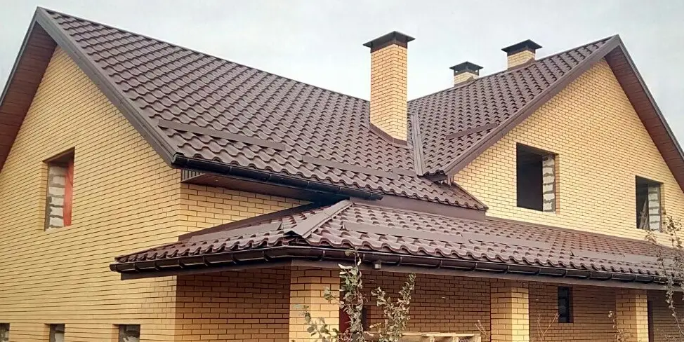 Чи варто робити дах із металочерепиці: зважене рішення для вашого будинку