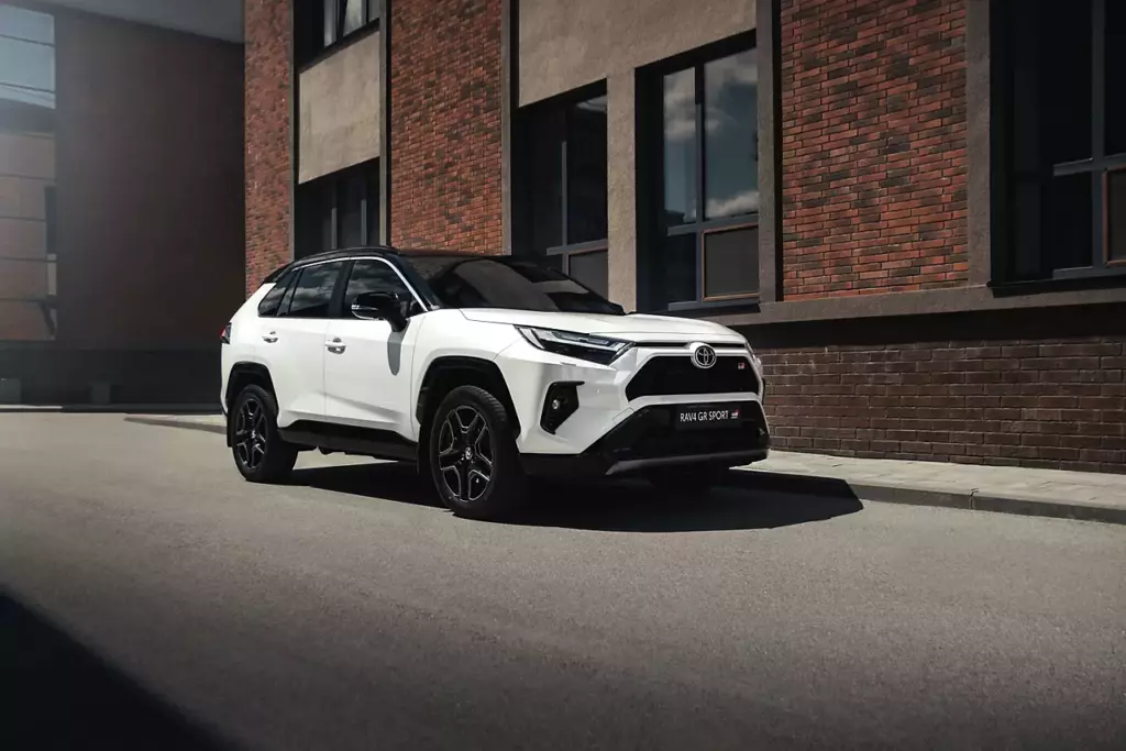 Toyota RAV4: міцна класика в кузові SUV