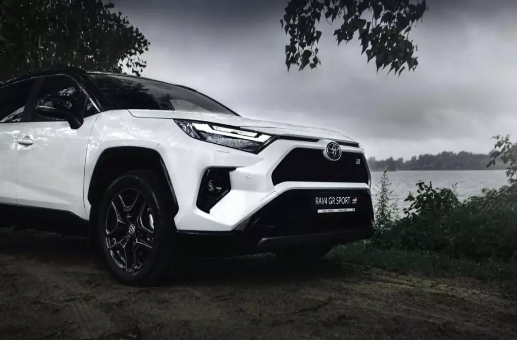 Toyota RAV4: крепкая классика в кузове SUV